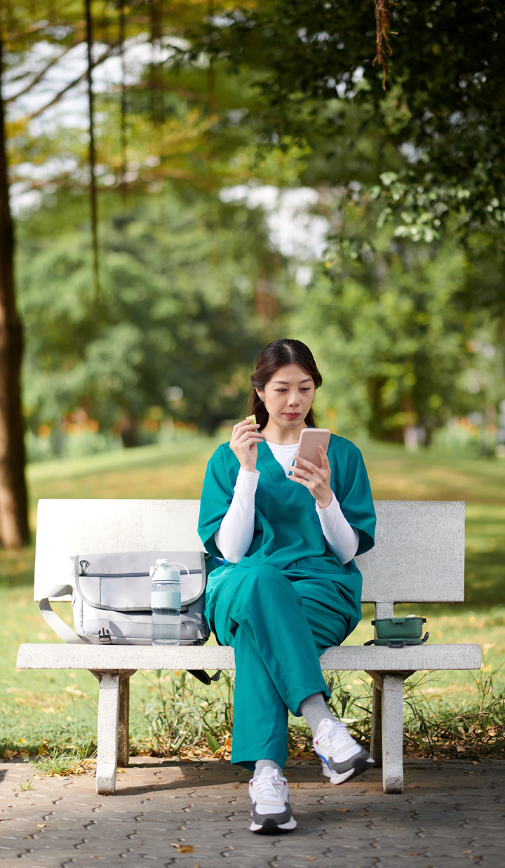 nurse sitting on bench eating lunch